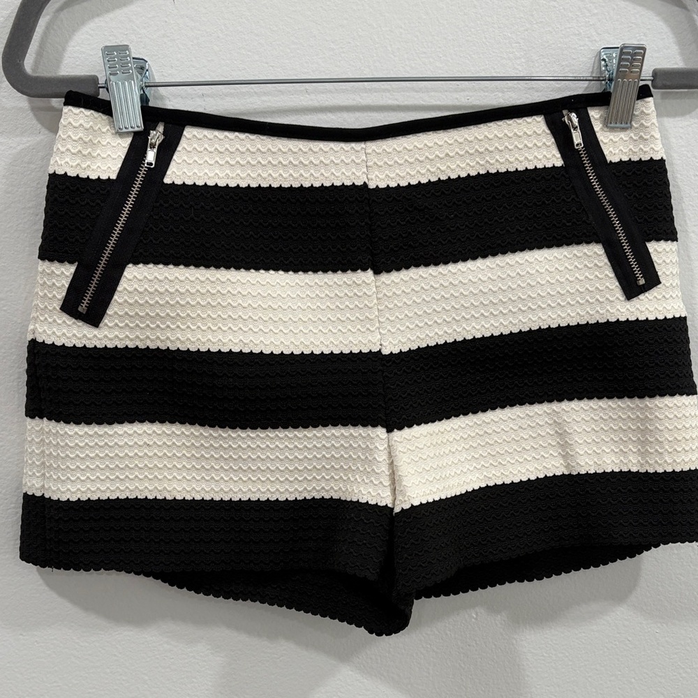 Double Zero Black Cream Striped Shorts, Size M